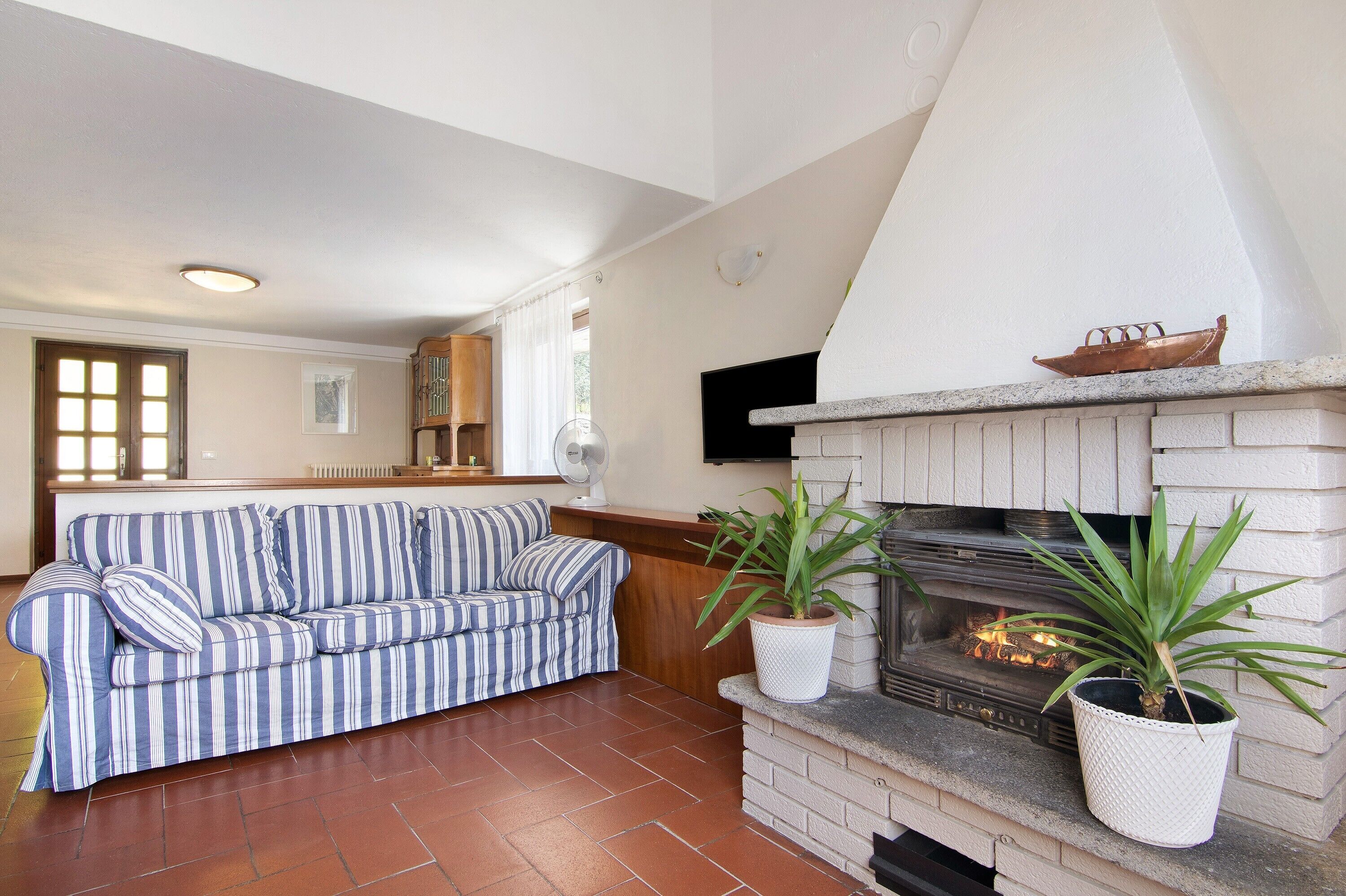 Télévision, cheminée