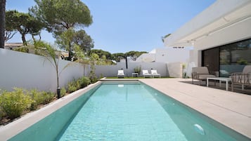 An infinity pool