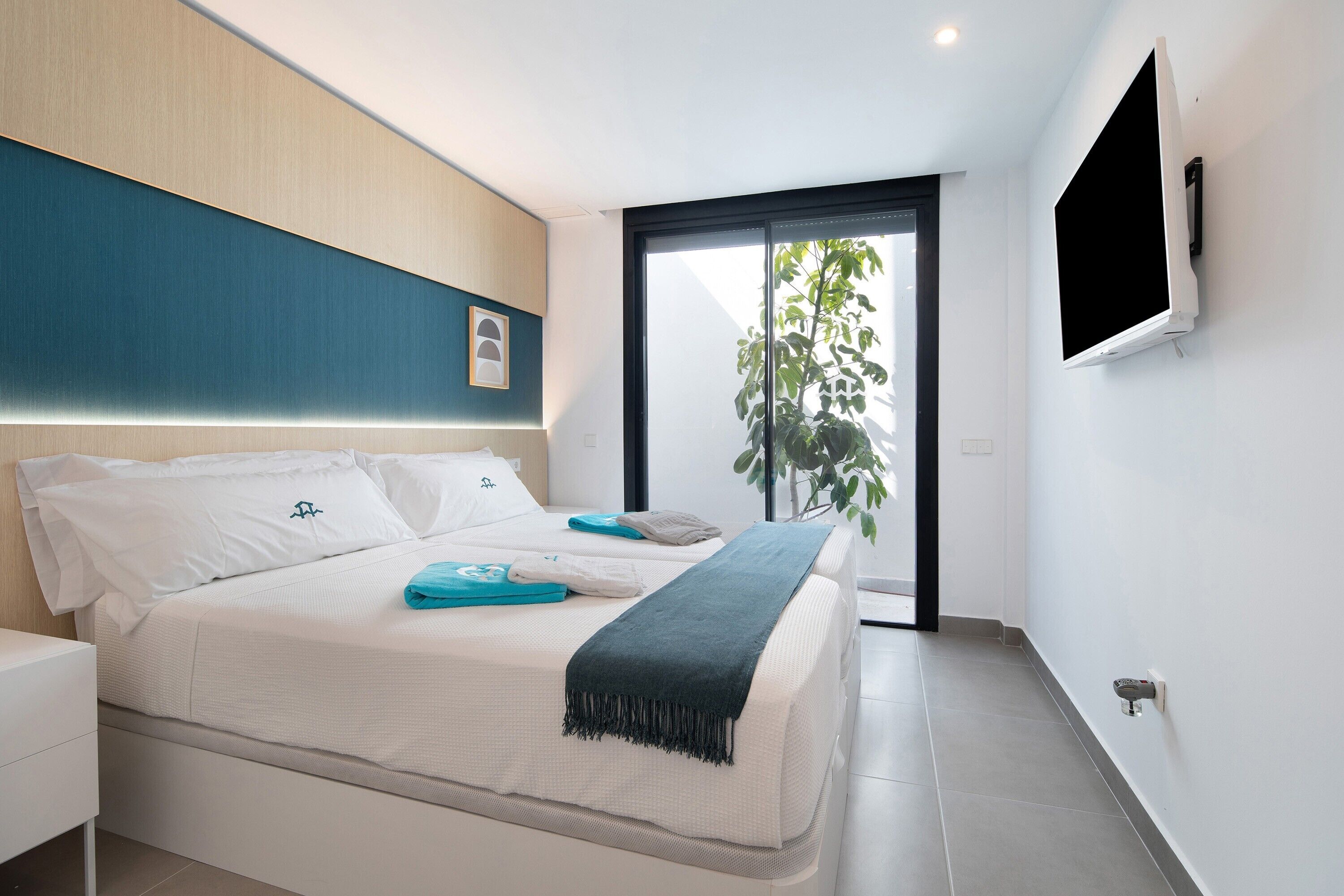 4 slaapkamers, een strijkplank/strijkijzer, gratis wifi, beddengoed