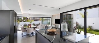 Andrea Sea Villa with Private Pool, Gym & Wi-Fi