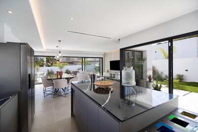 Andrea Sea Villa with Private Pool, Gym & Wi-Fi