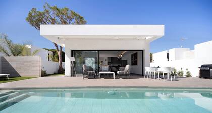 Andrea Sea Villa with Private Pool, Gym & Wi-Fi