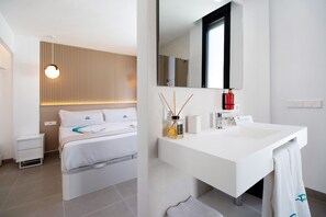 4 slaapkamers, een strijkplank/strijkijzer, gratis wifi, beddengoed