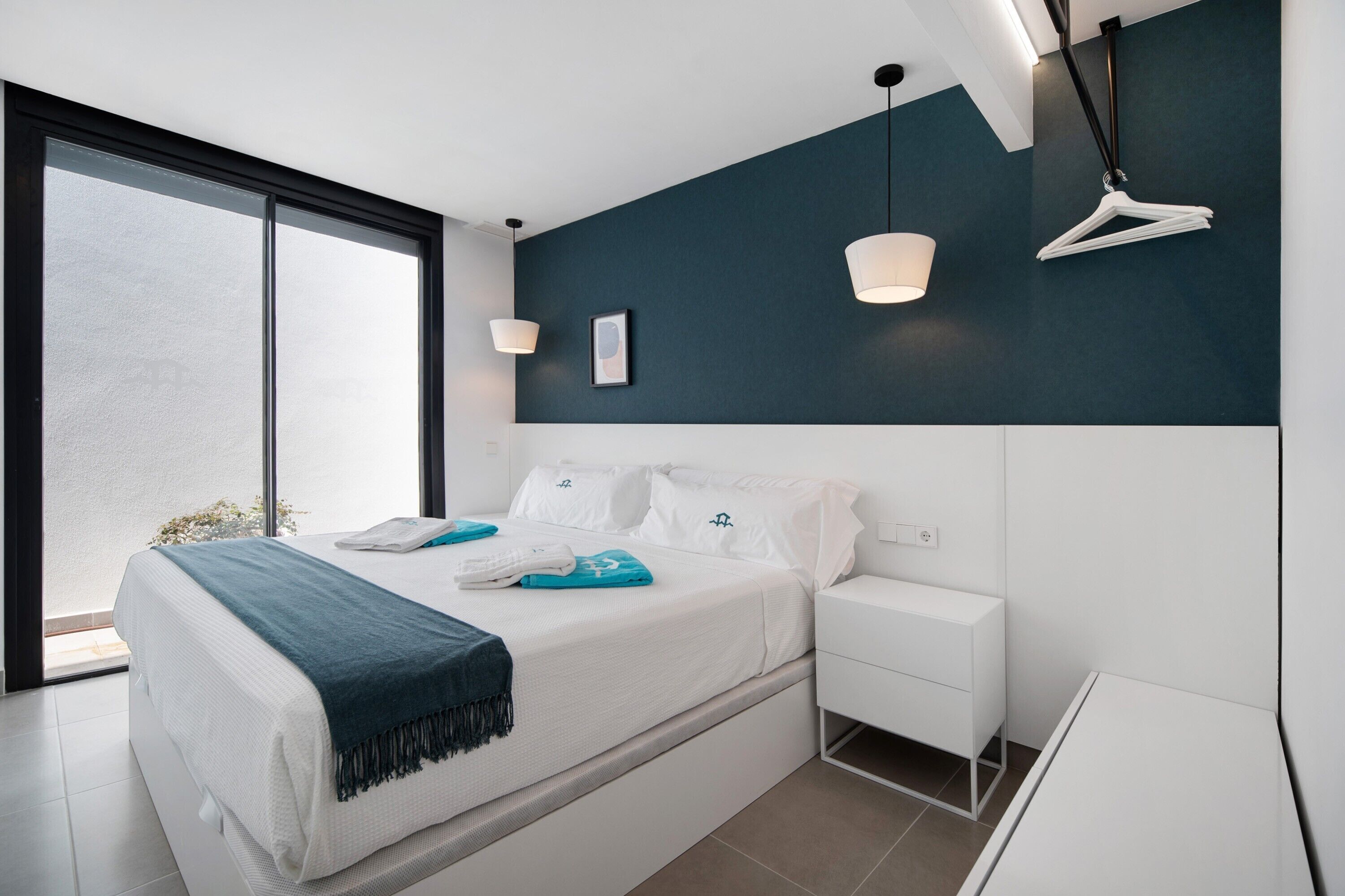 4 dormitorios, tabla de planchar con plancha, wifi gratis y ropa de cama