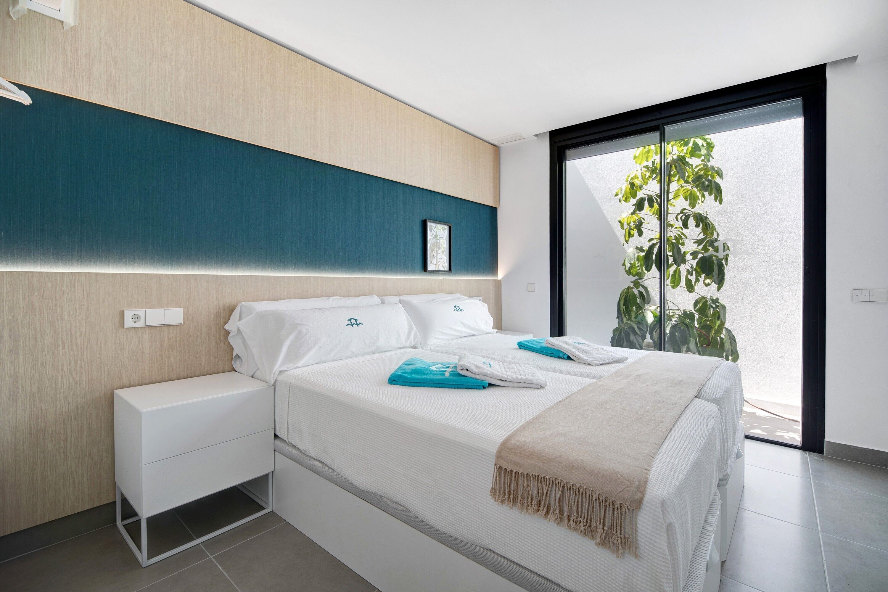 4 bedrooms, iron/ironing board, WiFi (free), bed sheets
