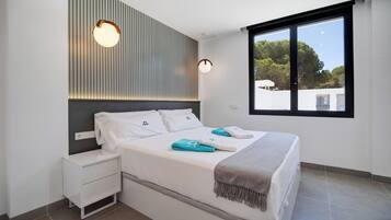 4 室のベッドルーム、アイロン / アイロン台、WiFi (無料)、ベッドシーツ