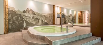 Kreuzkofel Apartment with Shared Whirlpool & Garden