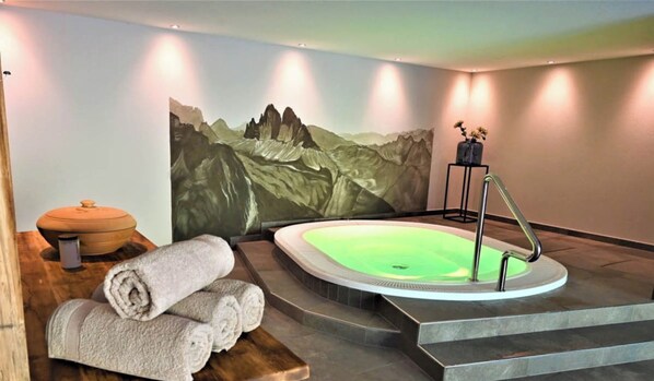 Interior - Apartment 'Schwarzenstein' with Shared Whirlpool & Garden (Valle Aurina)