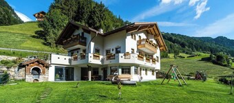 Holiday Apartment AlpenAppart App Weiße Zinne with Shared Whirlpool & Garden