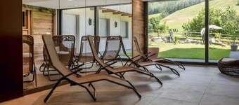Holiday Apartment "Weiße Zinne" with Shared Whirlpool & Garden