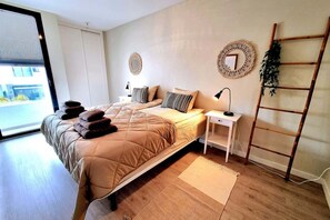 3 bedrooms, iron/ironing board, free WiFi, bed sheets - Holiday Home 'Modern Terrassed House Close Beach' with Sea View and Wi-Fi (Málaga)