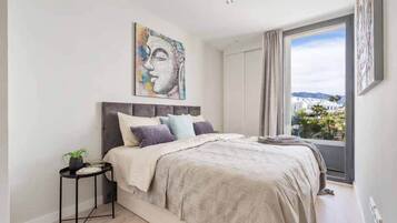4 slaapkamers, een strijkplank/strijkijzer, gratis wifi, beddengoed