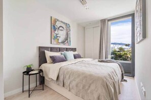 4 bedrooms, iron/ironing board, free WiFi, bed sheets - Holiday Home 'Fantastic Townhouse Near The Beach' with Sea View, Wi-Fi and Air Conditioning (Málaga)