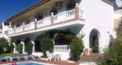 Villa 'Andalusian Style' with Mountain View, Wi-Fi and Air Conditioning