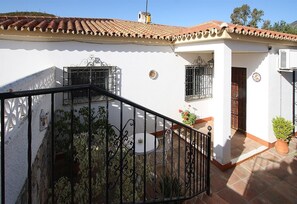 Property grounds - Villa 'Andalusian Style' with Mountain View, Wi-Fi and Air Conditioning (Benalmádena)
