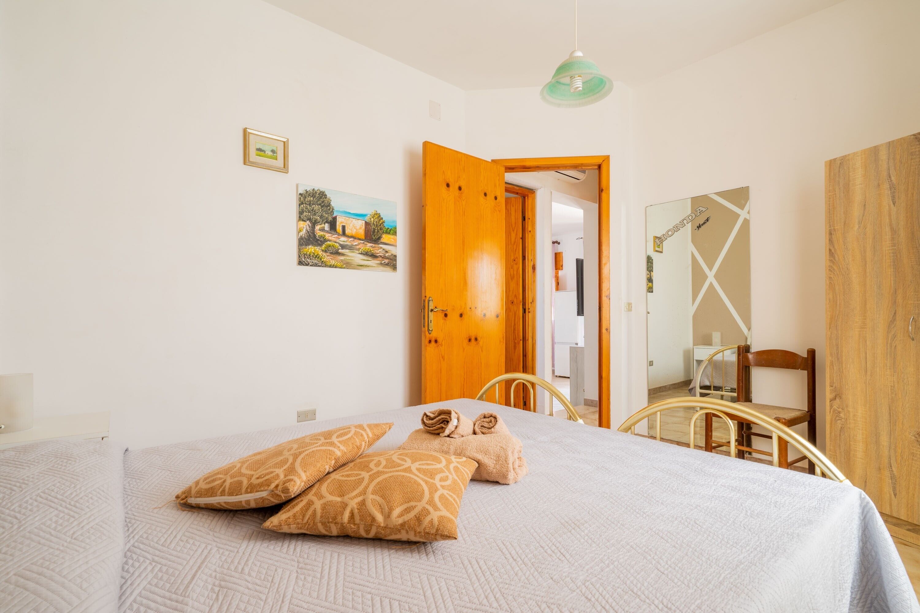 2 chambres, fer et planche à repasser, Wi-Fi, draps fournis