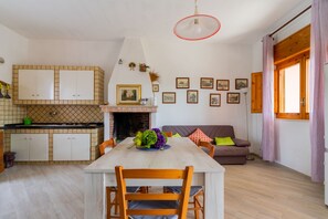 Dining - Holiday Apartment Amare 1 close to the Beach with Covered Terrace & Garden (Torre Specchia Ruggeri)