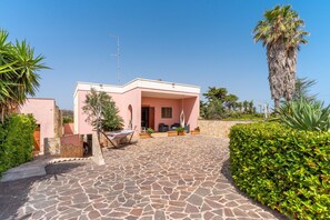 Terrace/patio - Holiday Apartment Amare 1 close to the Beach with Covered Terrace & Garden (Torre Specchia Ruggeri)