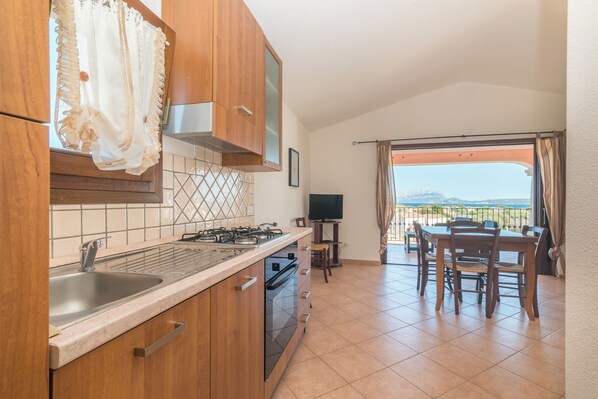 Fridge, stovetop, electric kettle, toaster