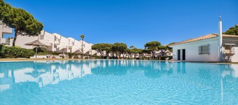 Apartment 'Maria Del Mar Sea' with Shared Pool, Wi-Fi and Air Conditioning