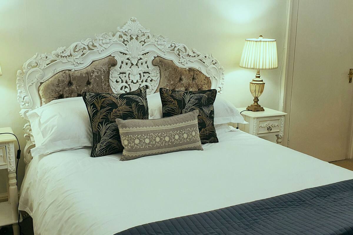 Deluxe Double Room | Individually decorated, individually furnished, iron/ironing board