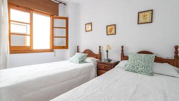 2 habitaciones, tabla de planchar con plancha y wifi gratis
