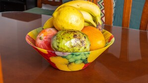 A bowl of fruit on a table. - Apartment Nieves 2 with Sea View, Terrace & Wi-Fi (Nerja)