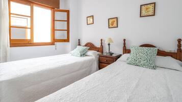 2 bedrooms, iron/ironing board, free WiFi, bed sheets