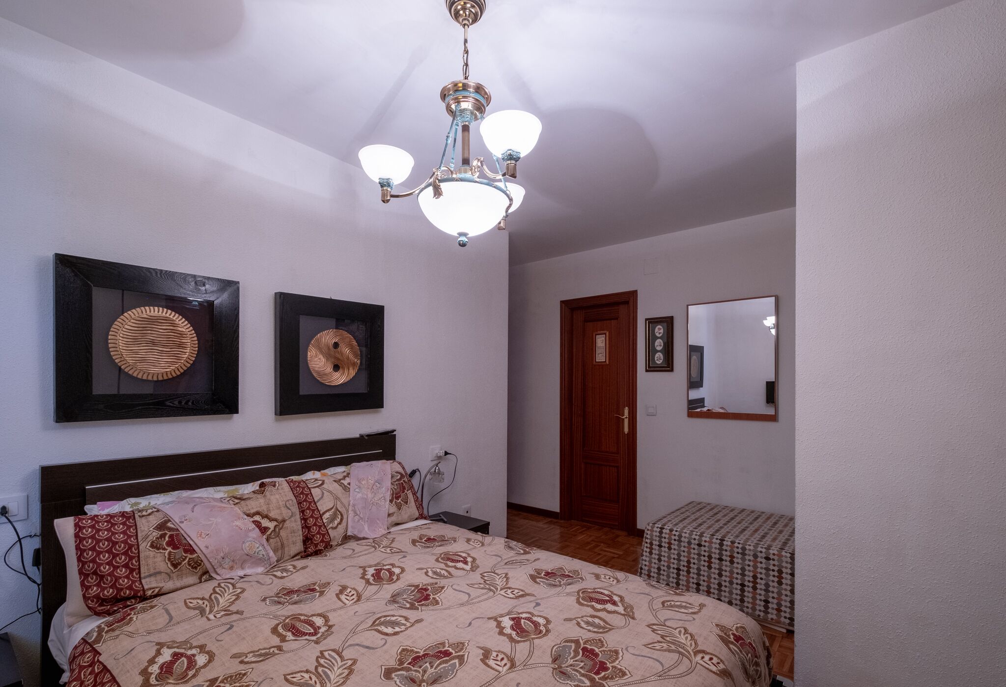3 bedrooms, iron/ironing board, bed sheets