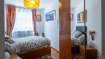 2 bedrooms, desk, iron/ironing board, free WiFi