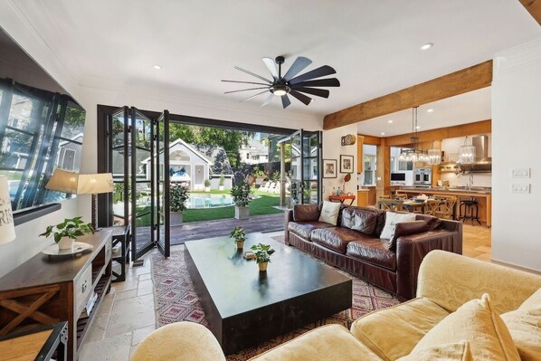 Smart TV, fireplace, offices, printers