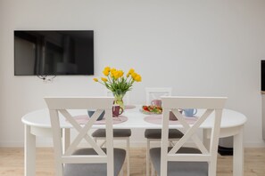 Dining - Spacious Apartment | 3 Bedrooms, Terrace, 300 m to the Beach (Rewal)