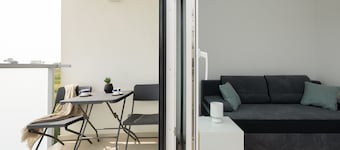 Spacious Apartment | 3 Bedrooms, Terrace, 300 m to the Beach