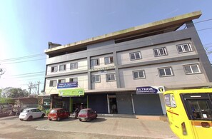Free self parking - Hotel Keerthana Inn (Puttur)