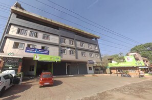 Front of property - Hotel Keerthana Inn (Puttur)
