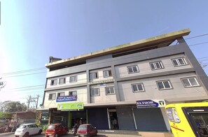 Front of property - Hotel Keerthana Inn (Puttur)