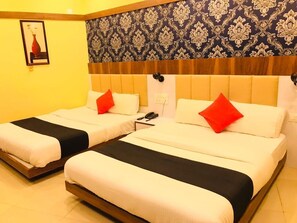 Deluxe Triple Room | Free WiFi, bed sheets - Hotel Keerthana Inn (Puttur)