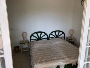 2 Schlafzimmer, Schreibtisch, BĂŒgeleisen/BĂŒgelbrett, Reisekinderbett