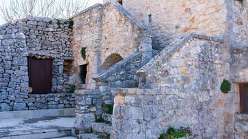 Minibar, Reisekinderbett, kostenloses WLAN, Bettwäsche