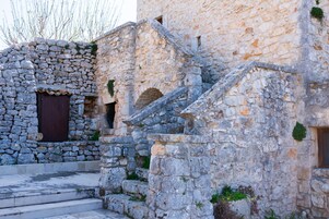 Minibar, travel crib, free WiFi, bed sheets