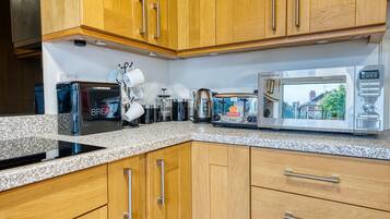 Microwave, oven, toaster, cookware/dishes/utensils