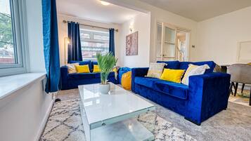 43-inch Smart TV with satellite channels, TV, Netflix