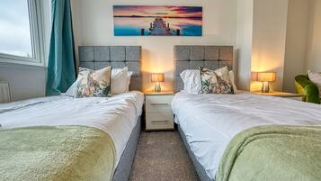 Standard House | 3 bilik tidur, ruang kerja komputer riba, Wi-fi percuma, cadar katil