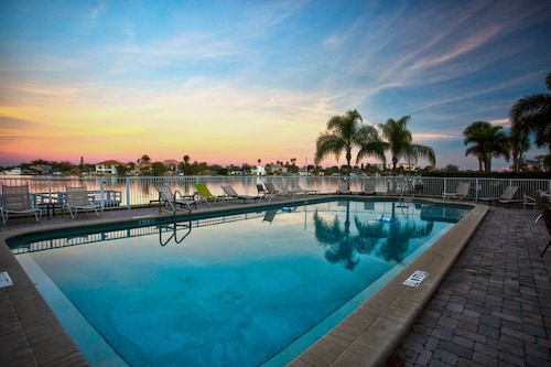 Spacious 3BD/3BA Condo With Incredible Views. Waterfront Heated Pool and Hot Tub.