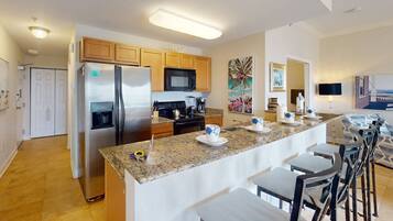 Fridge, microwave, stovetop, dishwasher