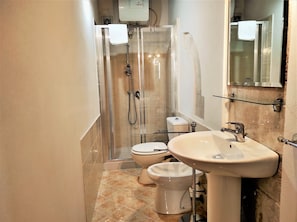 Bathtub, towels - Residenza Diana (Syracuse)