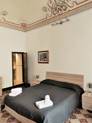1 Schlafzimmer, Reisekinderbett, kostenloses WLAN, Bettwäsche