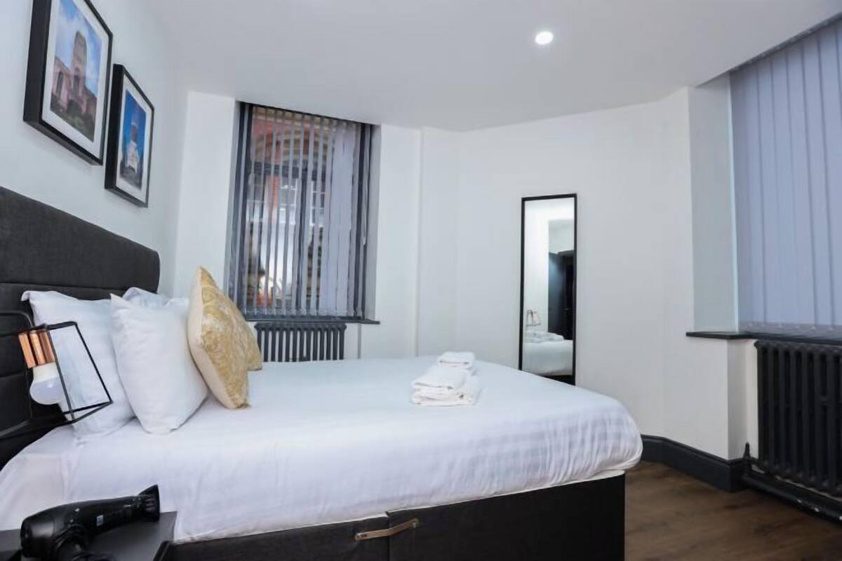Iron/ironing board, free WiFi, bed sheets