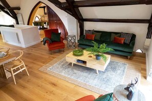 Smart-TV, Kamin, Bücher