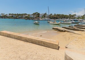 Beach nearby, sun-loungers - Almar, Semi-detached house for 8 on the seafront, quiet location by the marina (Cala D'or)